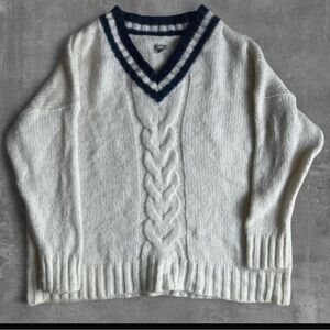 Aerie V-Neck Cable Knit Sweater with Navy Trim Size Large